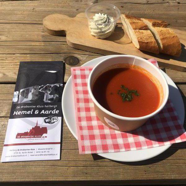 Fresh tomato soup with meatballs